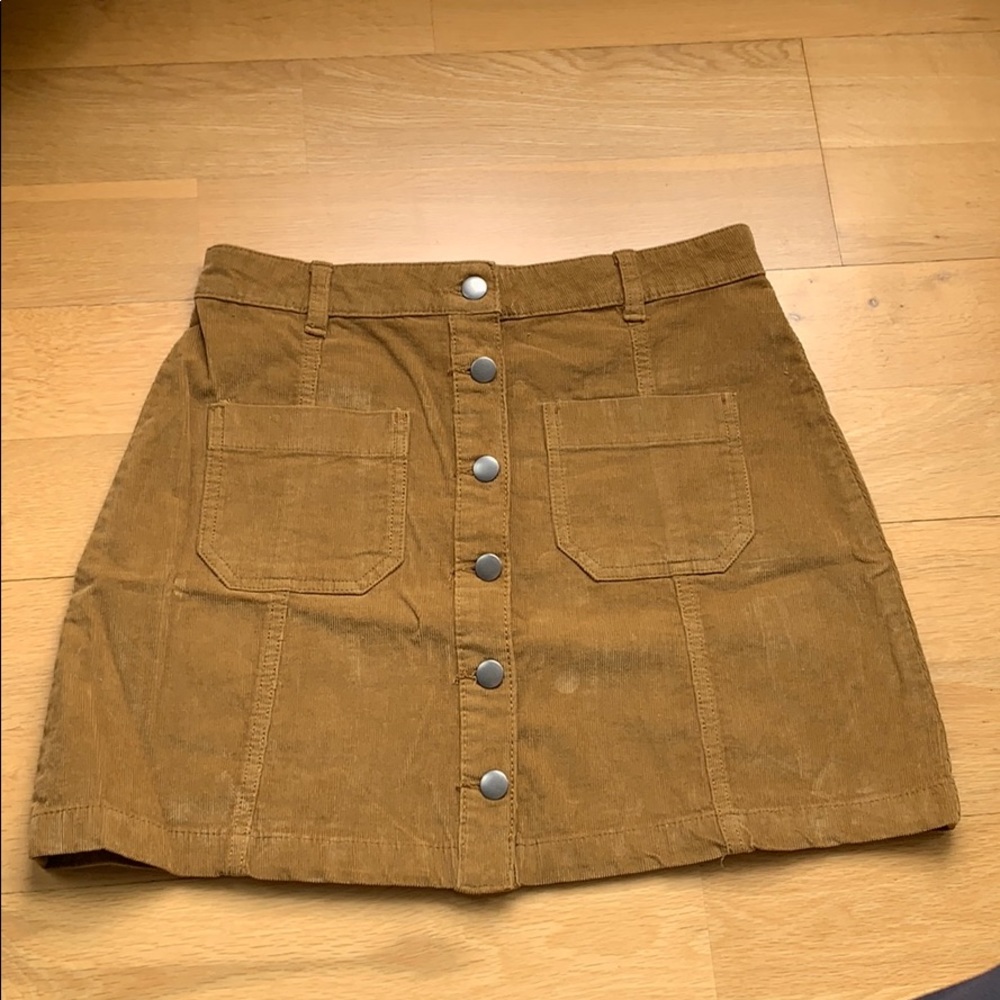 Skirt that has never been worn